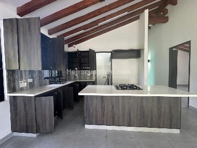 Casa de 3 alcobas en venta en Rionegro, Rionegro, 200 m² · foto 2 de 17