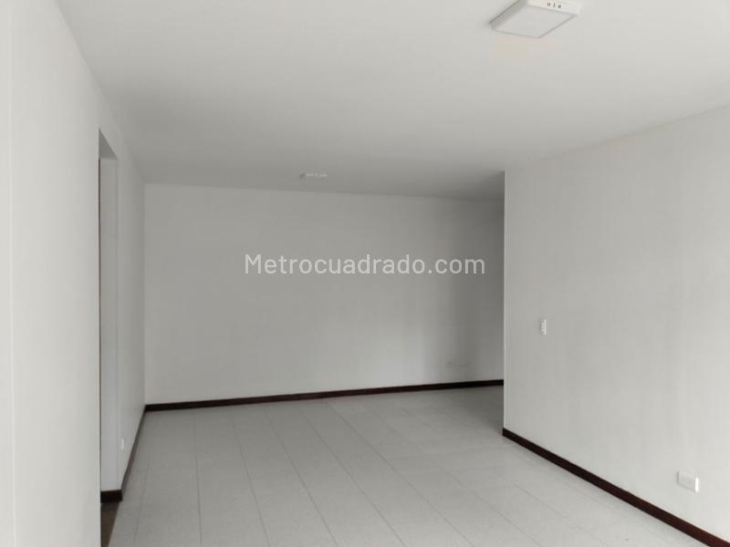 3BR Apartment with Service Room and Covered Parking in El Poblado - 2