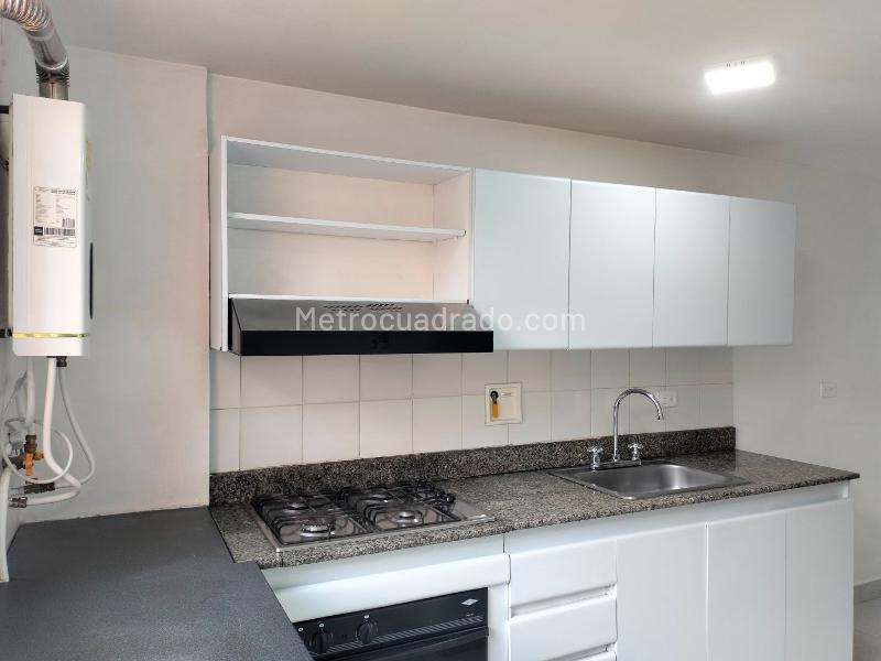 3BR Apartment with Service Room and Covered Parking in El Poblado - 5