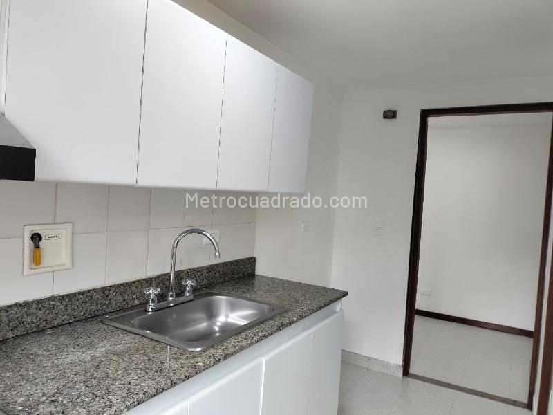 3BR Apartment with Service Room and Covered Parking in El Poblado - 7