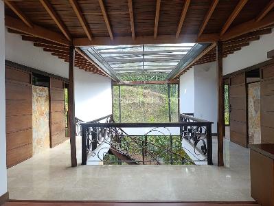 Casa de 4 alcobas en arriendo en El Poblado, Medellín, 400 m² · foto 10 de 20