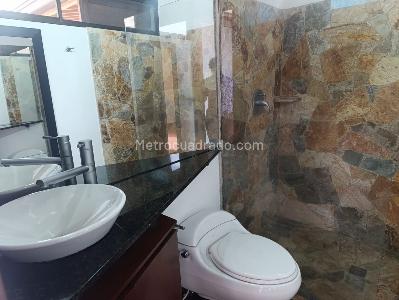 Casa de 4 alcobas en arriendo en El Poblado, Medellín, 400 m² · foto 19 de 20