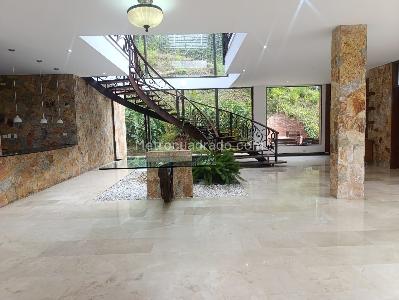 Casa de 4 alcobas en arriendo en El Poblado, Medellín, 400 m² · foto 2 de 20