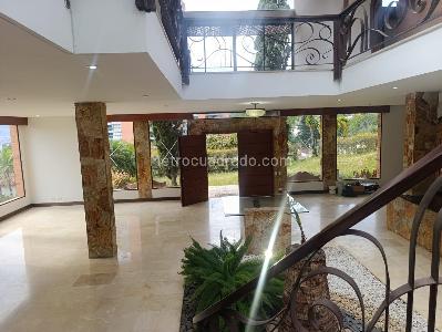 Casa de 4 alcobas en arriendo en El Poblado, Medellín, 400 m² · foto 3 de 20