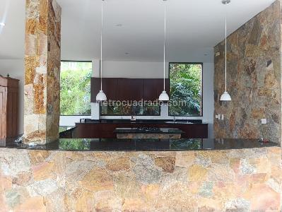 Casa de 4 alcobas en arriendo en El Poblado, Medellín, 400 m² · foto 7 de 20