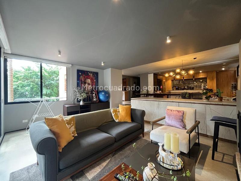 Charming 3BR Apartment with Amenities in El Poblado - 3