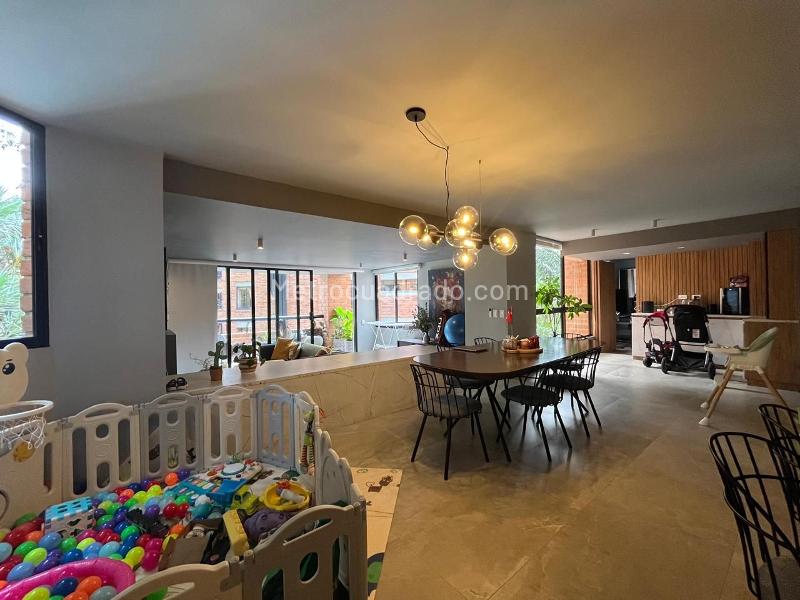 Charming 3BR Apartment with Amenities in El Poblado - 4