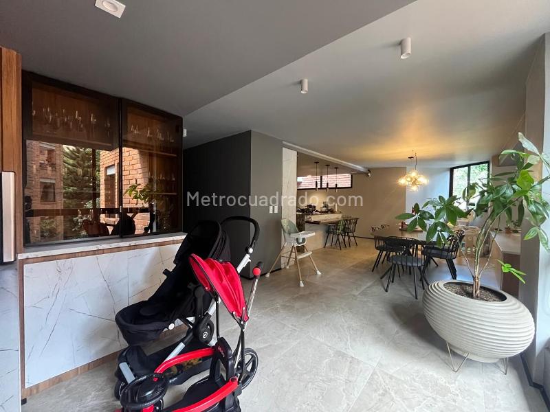 Charming 3BR Apartment with Amenities in El Poblado - 5