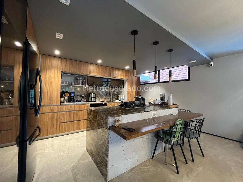 Charming 3BR Apartment with Amenities in El Poblado - 6