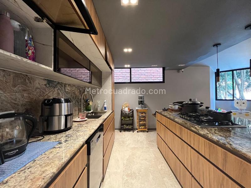 Charming 3BR Apartment with Amenities in El Poblado - 7