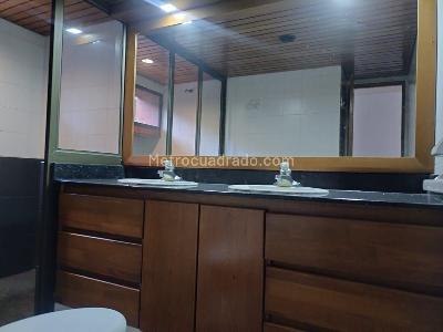 Apartamento de 3 alcobas en venta en El Poblado, Medellín, 225 m² · foto 16 de 17
