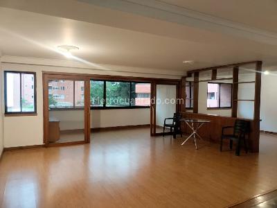 Apartamento de 3 alcobas en venta en El Poblado, Medellín, 225 m² · foto 3 de 17