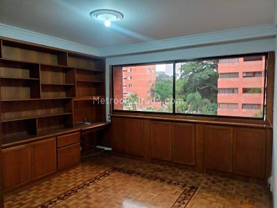 Apartamento de 3 alcobas en venta en El Poblado, Medellín, 225 m² · foto 8 de 17
