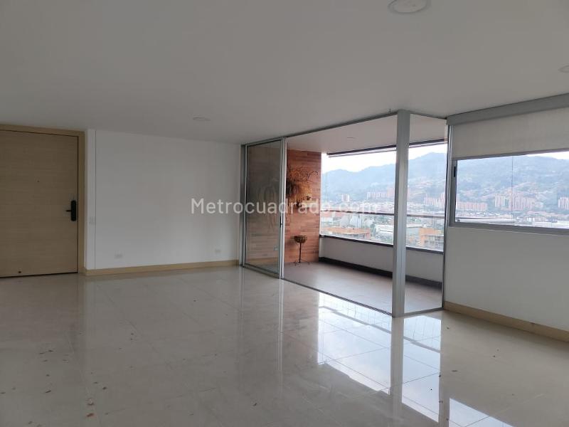 Stylish 3BR Apartment with Balcony in El Poblado - 2