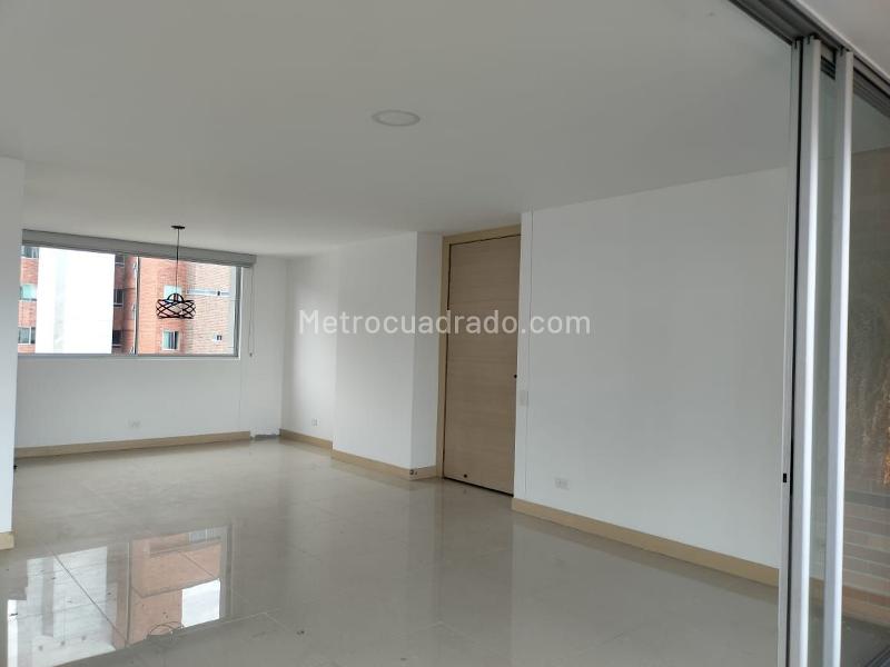 Stylish 3BR Apartment with Balcony in El Poblado - 4