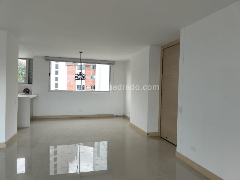 Stylish 3BR Apartment with Balcony in El Poblado - 5