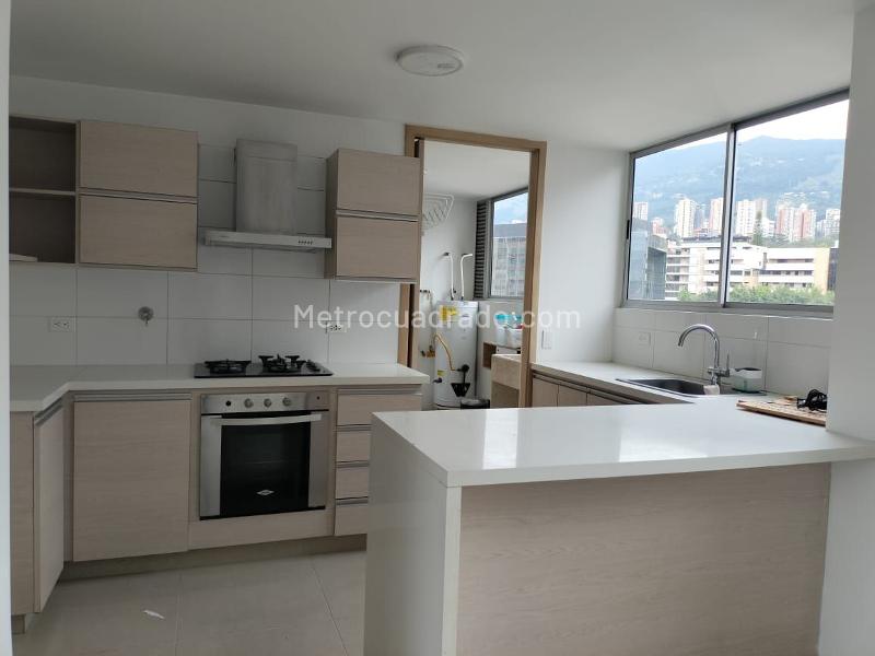 Stylish 3BR Apartment with Balcony in El Poblado - 6
