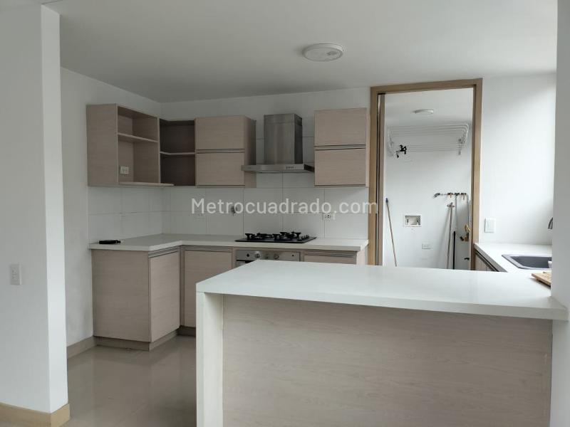 Stylish 3BR Apartment with Balcony in El Poblado - 7