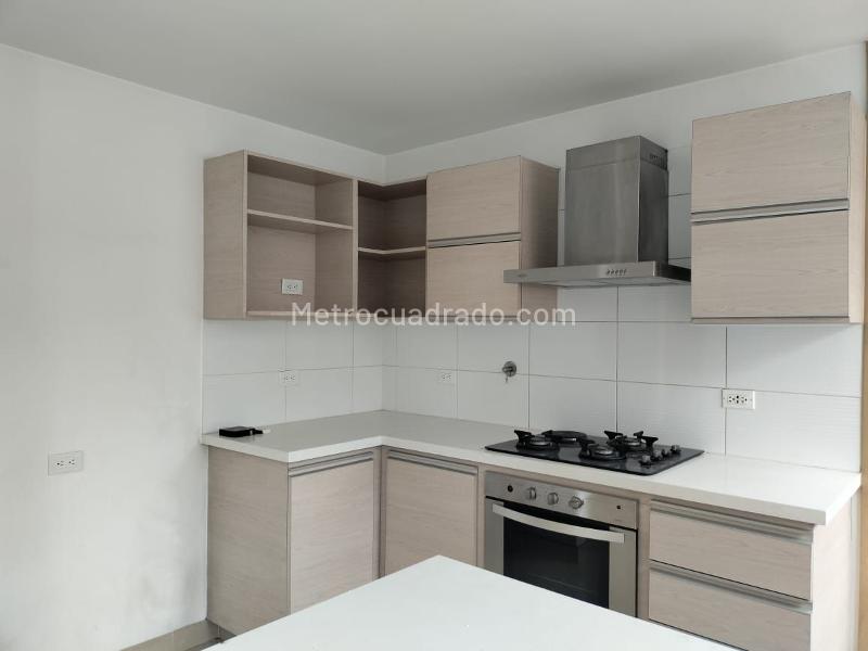 Stylish 3BR Apartment with Balcony in El Poblado - 8