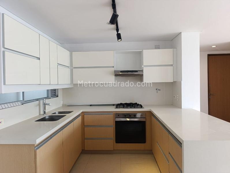 Apartamento de 2 Alcobas con Terraza en El Poblado - 5