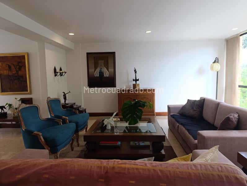 Apartamento en Arriendo de 3 Alcobas en Unidad Cerrada en El Poblado - 3