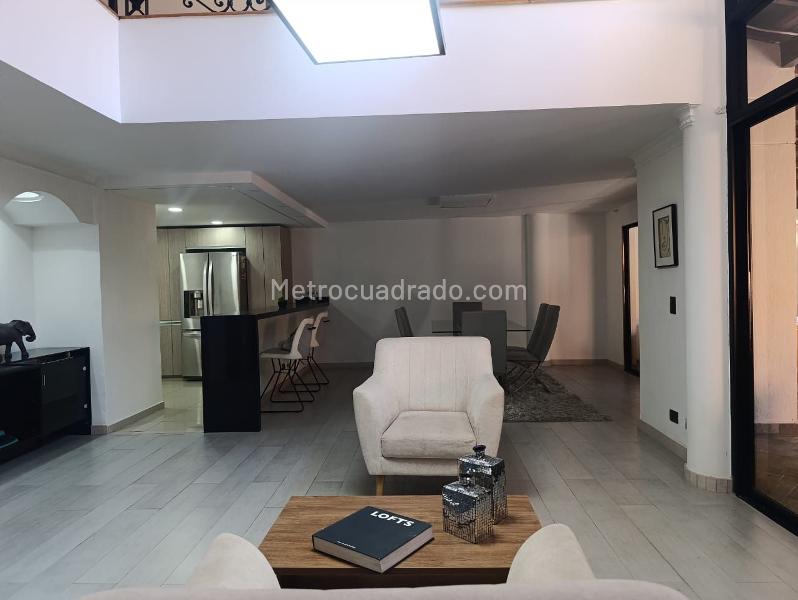 Casa de 4 Alcobas en Conjunto Cerrado en El Poblado (Zona Tranquila) - 2