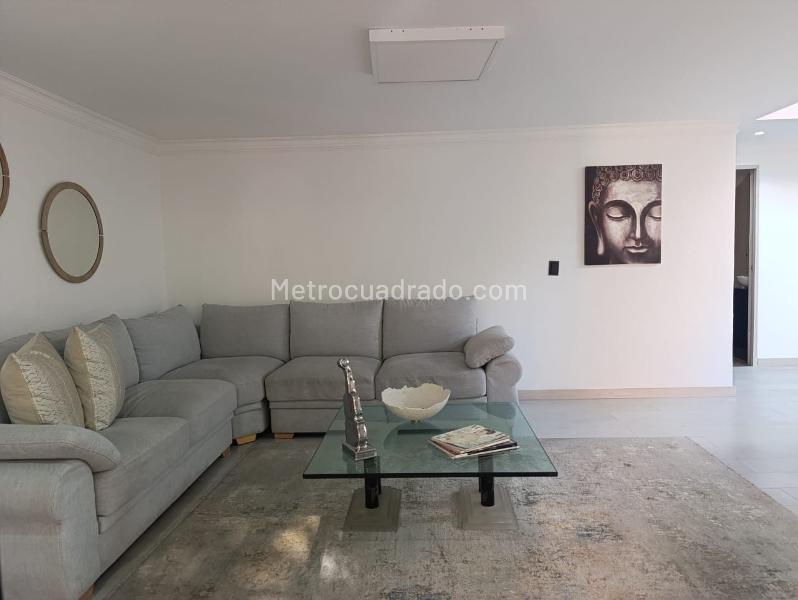 Casa de 4 Alcobas en Conjunto Cerrado en El Poblado (Zona Tranquila) - 3