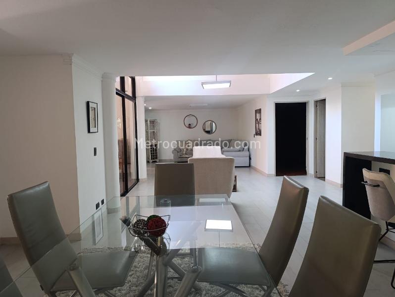 Casa de 4 Alcobas en Conjunto Cerrado en El Poblado (Zona Tranquila) - 4