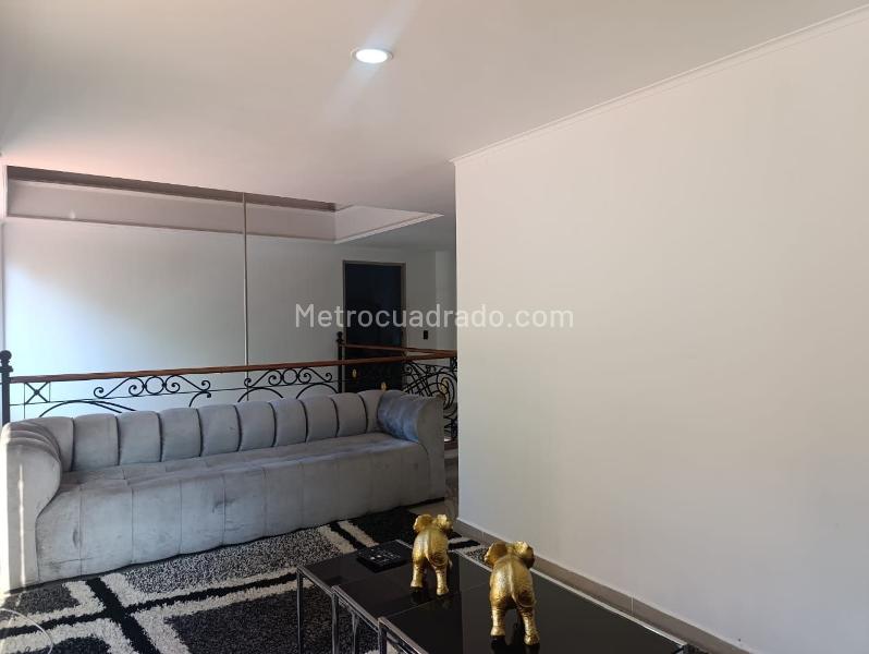 Casa de 4 Alcobas en Conjunto Cerrado en El Poblado (Zona Tranquila) - 9