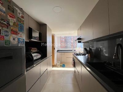 Apartamento de 4 alcobas en venta en El Poblado, Medellín, 144 m² · foto 3 de 18