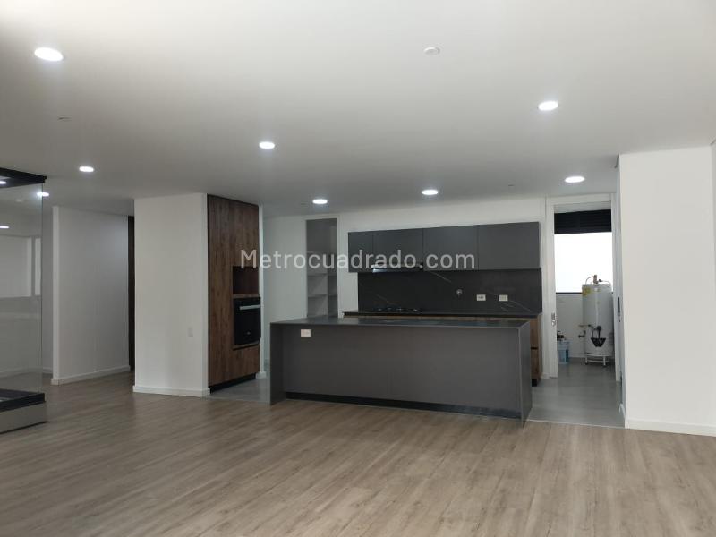 Spacious 3BR Apartment in Residential El Poblado - 3