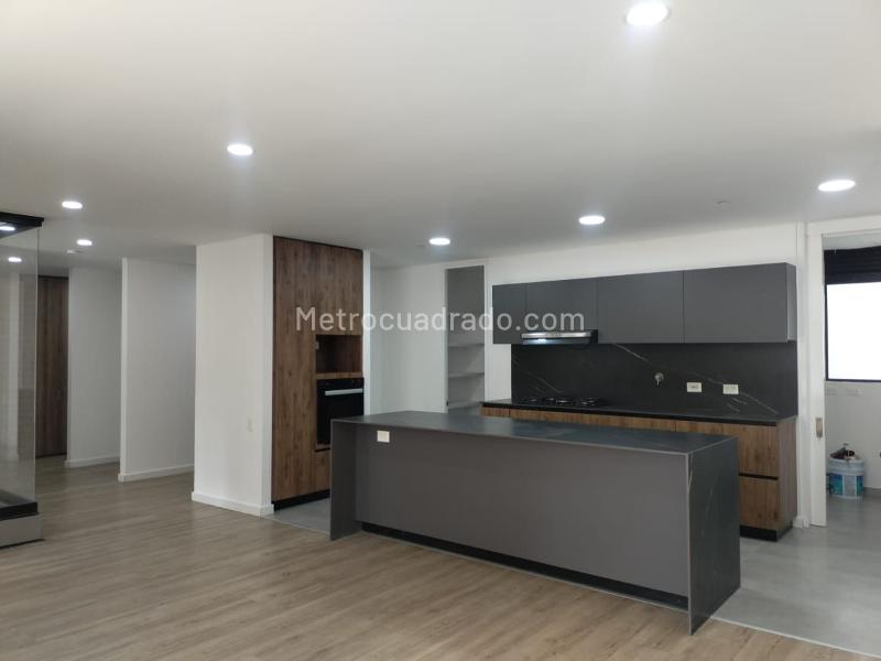 Spacious 3BR Apartment in Residential El Poblado - 5