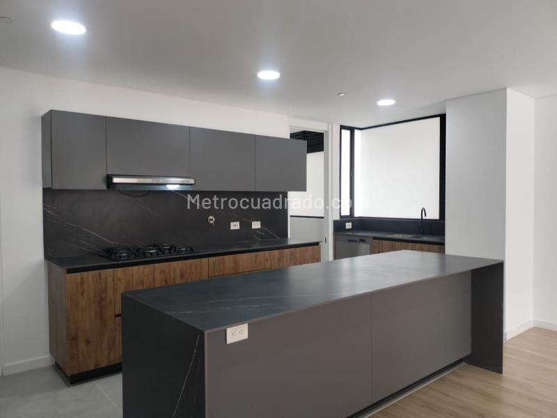 Spacious 3BR Apartment in Residential El Poblado - 8