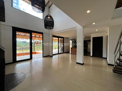 Casa de 4 alcobas en venta en Envigado, Envigado, 400 m² · foto 2 de 20