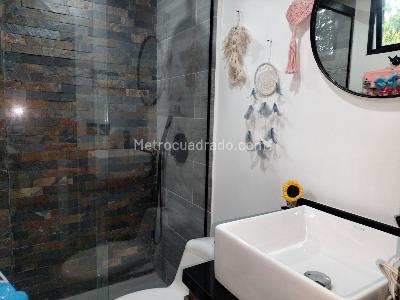 Apartamento de 2 alcobas en venta en El Poblado, Medellín, 118 m² · foto 16 de 18