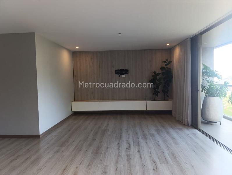2BR Apartment Near Shopping Centers in El Poblado - 3