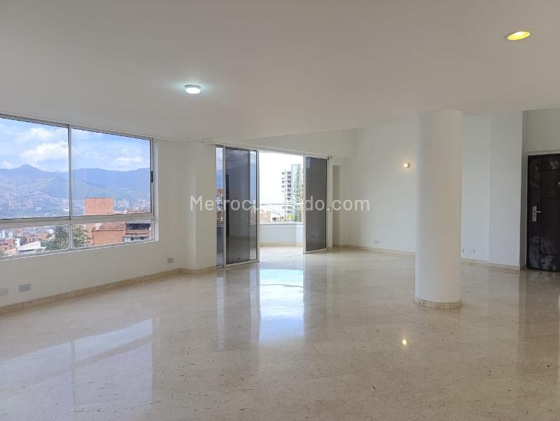 Apartamento de 3 Alcobas con Balcón en El Poblado - 4