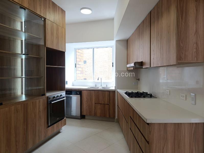 Apartamento de 3 Alcobas con Balcón en El Poblado - 5