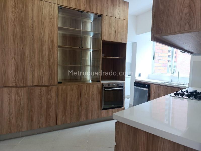 Apartamento de 3 Alcobas con Balcón en El Poblado - 6