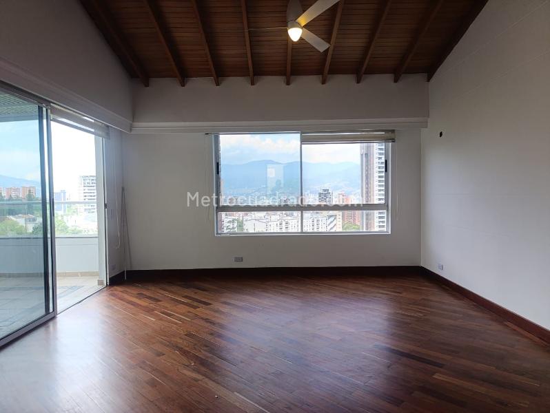Apartamento de 3 Alcobas con Balcón en El Poblado - 7