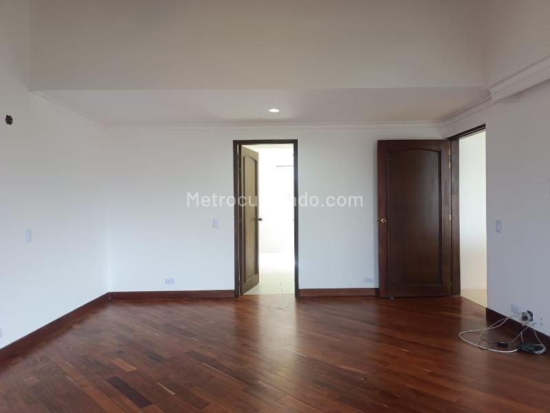 Apartamento de 3 Alcobas con Balcón en El Poblado - 8