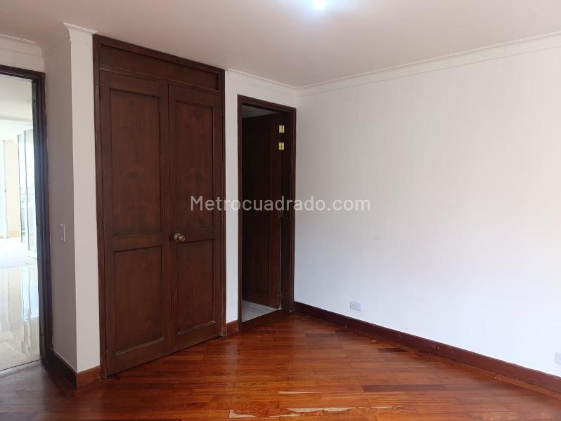 Apartamento de 3 Alcobas con Balcón en El Poblado - 9