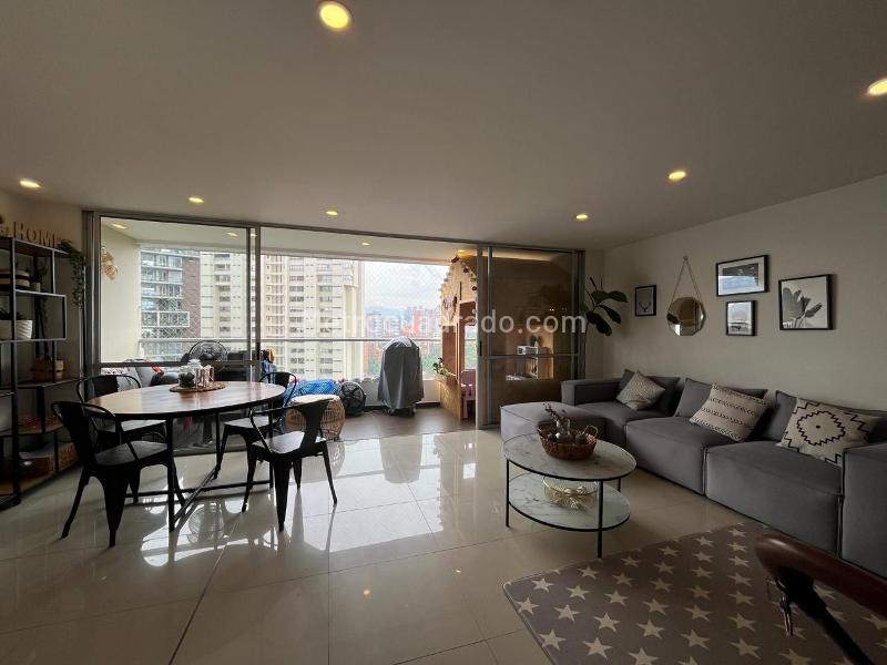 Apartamento de 3 Alcobas con Terraza, Piscina y Gimnasio en El Poblado - 2