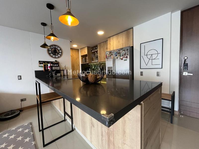 Apartamento de 3 Alcobas con Terraza, Piscina y Gimnasio en El Poblado - 4