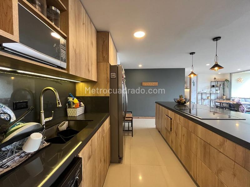 Apartamento de 3 Alcobas con Terraza, Piscina y Gimnasio en El Poblado - 6