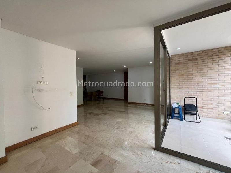 Apartamento de 2 Alcobas con 3 Baños en Conjunto Cerrado, El Poblado - 4