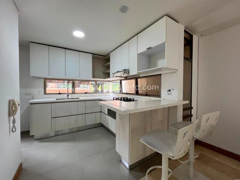 Apartamento de 2 Alcobas con 3 Baños en Conjunto Cerrado, El Poblado - 6