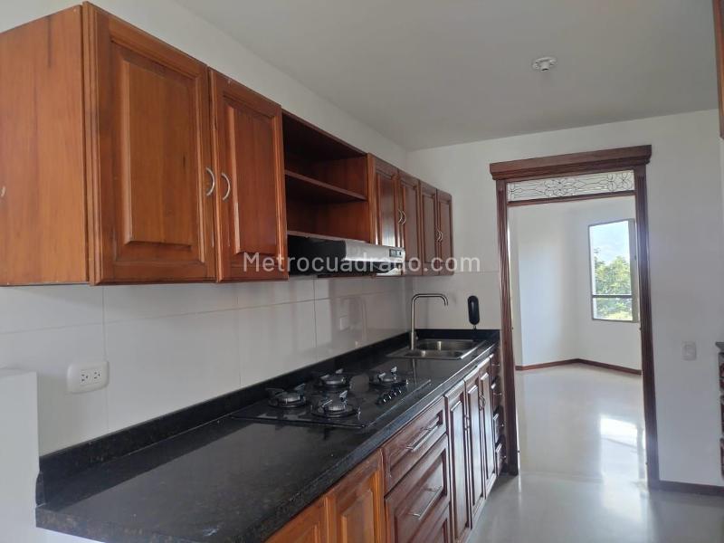 Apartamento de 4 Alcobas en El Poblado con Piscina y Gimnasio - 4