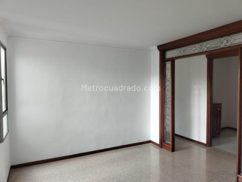 Apartamento de 4 Alcobas en El Poblado con Piscina y Gimnasio - 5