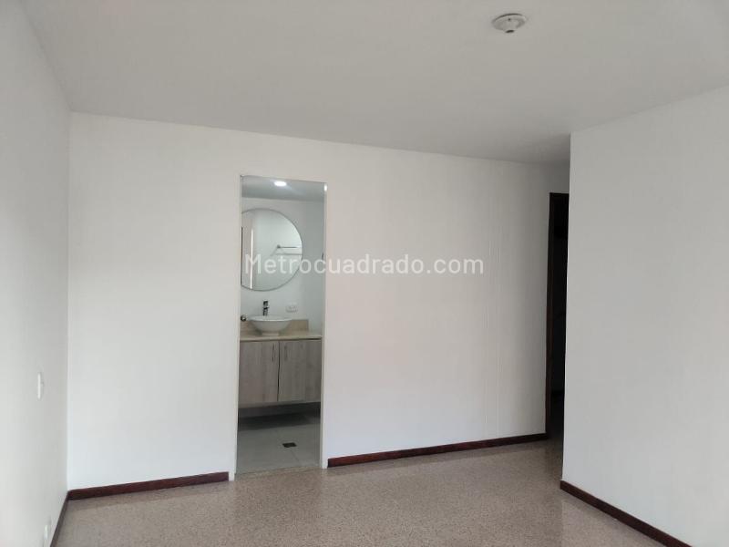 Apartamento de 4 Alcobas en El Poblado con Piscina y Gimnasio - 8